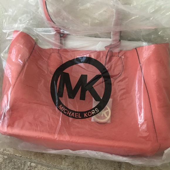 Michael Kors tote - Picture 2 of 6